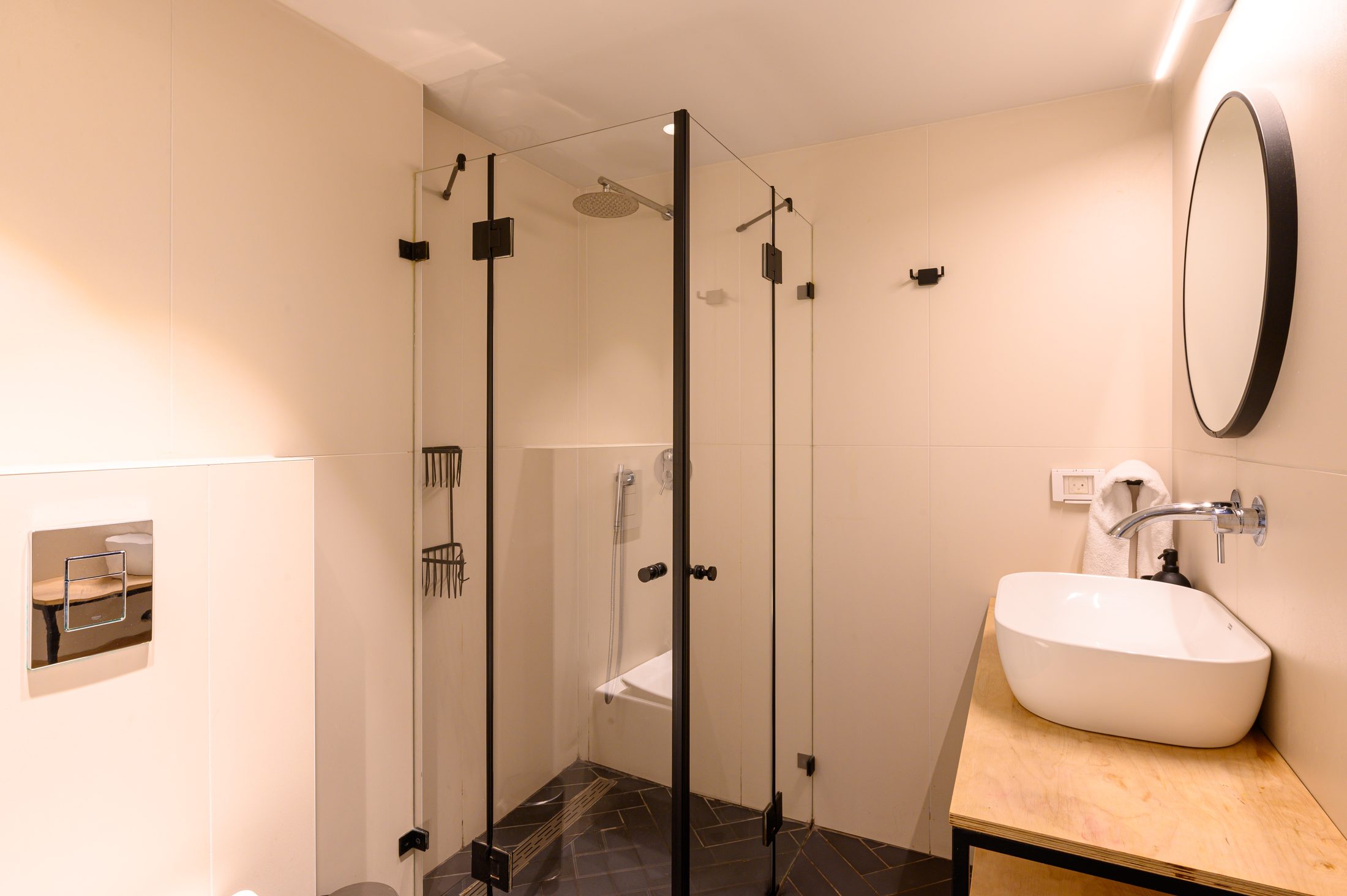 Deluxe Apartment with Private Garden